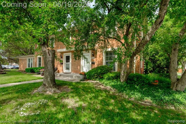 6908 W New Providence Way, Canton, MI 48187