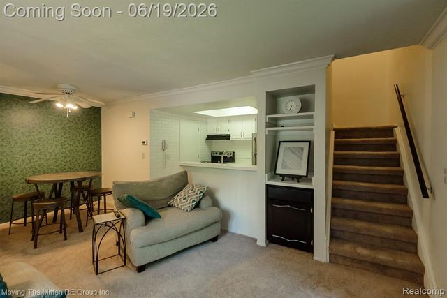 6908 W New Providence Way, Canton, MI 48187