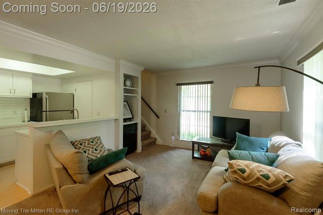6908 W New Providence Way, Canton, MI 48187