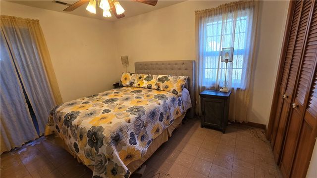 11796 Leonard Road, Gravette, AR 72736