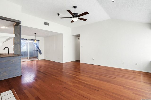 6510 Spanish Earth, San Antonio, TX 78233