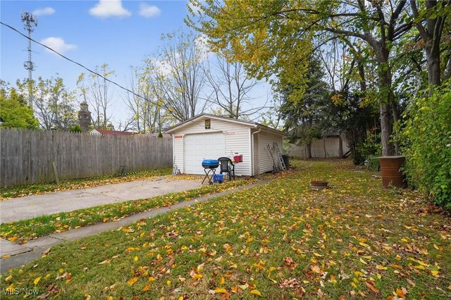 3722 E 52, Cleveland, OH 44105