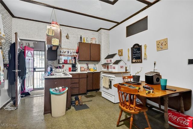 3722 E 52, Cleveland, OH 44105