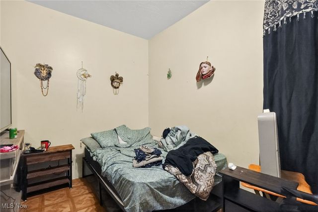 3722 E 52, Cleveland, OH 44105