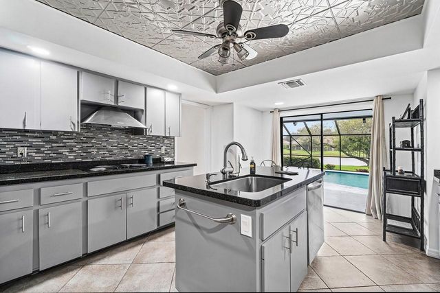10158 SE ACORN Way, Jupiter, FL 33469