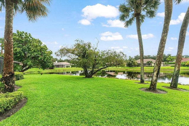 10158 SE ACORN Way, Jupiter, FL 33469