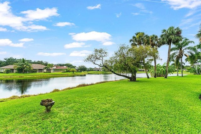 10158 SE ACORN Way, Jupiter, FL 33469