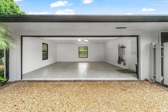 10158 SE ACORN Way, Jupiter, FL 33469