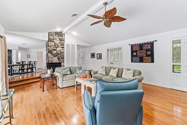 10158 SE ACORN Way, Jupiter, FL 33469