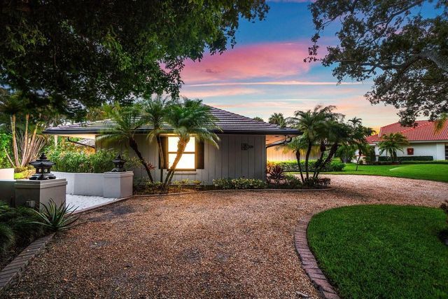 10158 SE ACORN Way, Jupiter, FL 33469