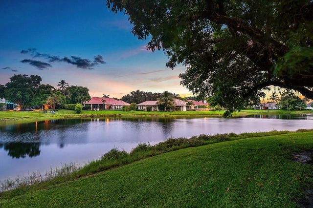 10158 SE ACORN Way, Jupiter, FL 33469