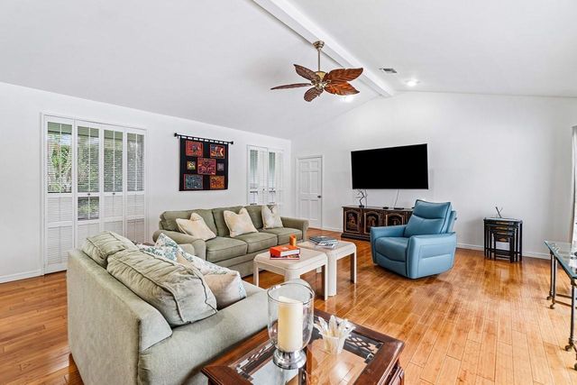 10158 SE ACORN Way, Jupiter, FL 33469