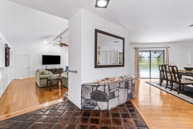 10158 SE ACORN Way, Jupiter, FL 33469