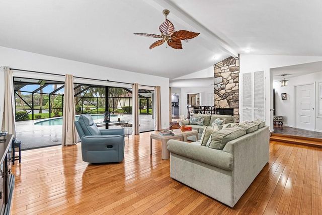 10158 SE ACORN Way, Jupiter, FL 33469