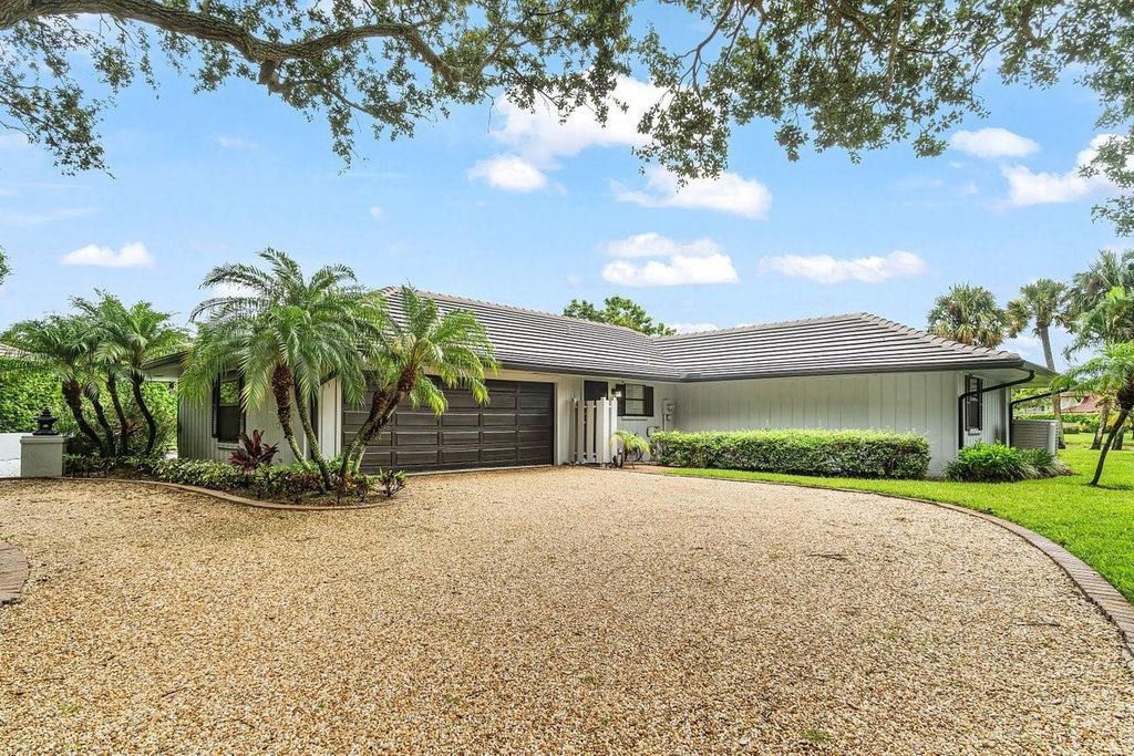 10158 SE ACORN Way, Jupiter, FL 33469