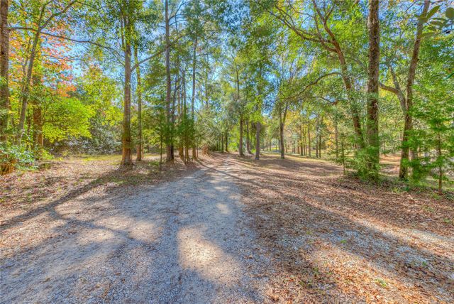 300 L Green Road, Cleveland, TX 77328