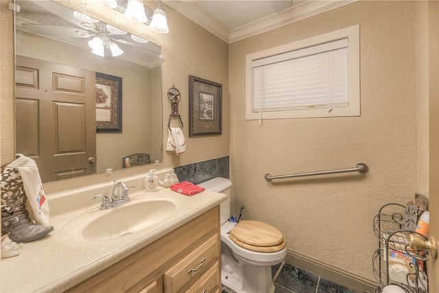 300 L Green Road, Cleveland, TX 77328
