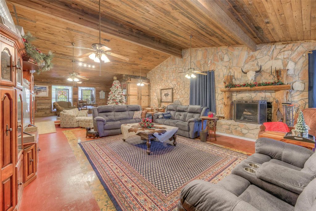 300 L Green Road, Cleveland, TX 77328