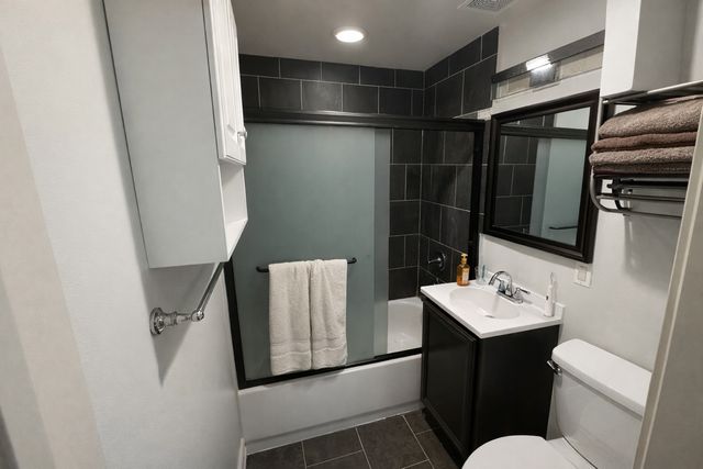 4718 N Beacon Street 2S, Chicago, IL 60640