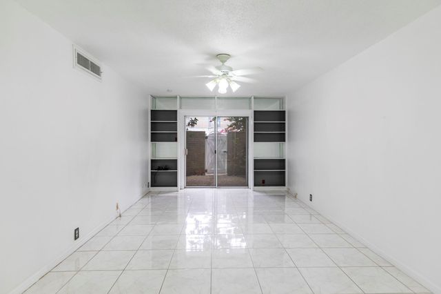 2601 Bellefontaine Street C104, Houston, TX 77025