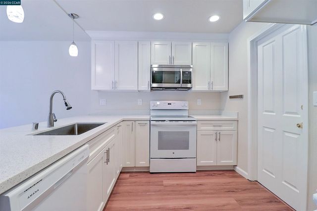 126 Woodview Ct, Martinez, CA 94553
