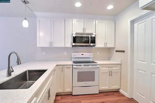 126 Woodview Ct, Martinez, CA 94553