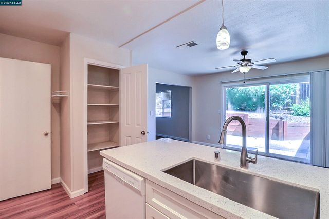 126 Woodview Ct, Martinez, CA 94553