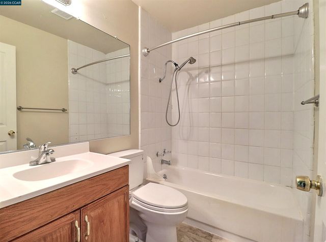 126 Woodview Ct, Martinez, CA 94553