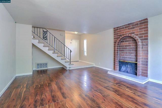 126 Woodview Ct, Martinez, CA 94553