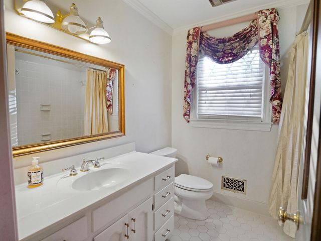 100 Kirkwood Place, Spartanburg, SC 29306