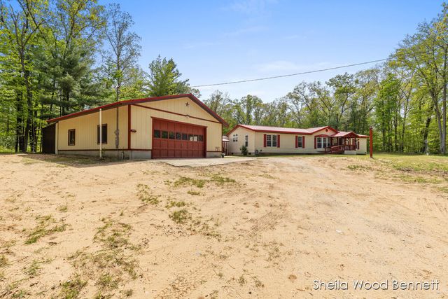 7838 E 80th Street, Howard City, MI 49329