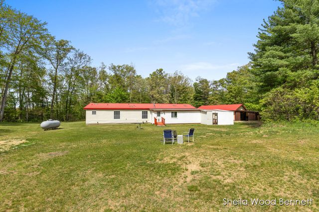 7838 E 80th Street, Howard City, MI 49329