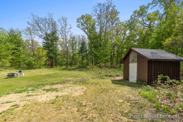 7838 E 80th Street, Howard City, MI 49329