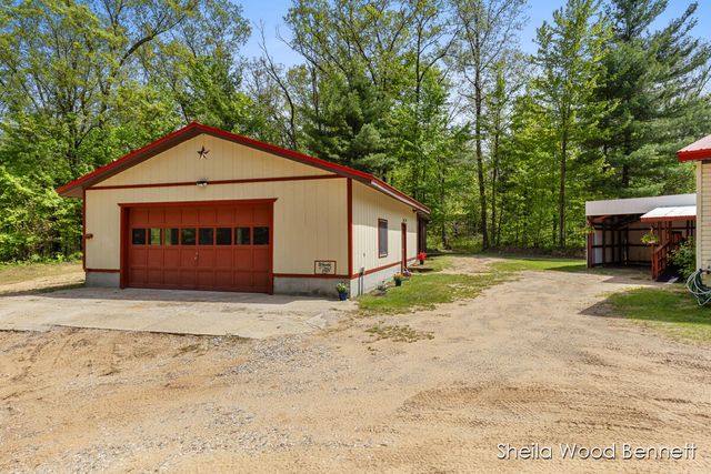 7838 E 80th Street, Howard City, MI 49329
