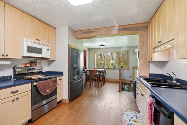 6512 Clay Street, Thompson, OH 44086
