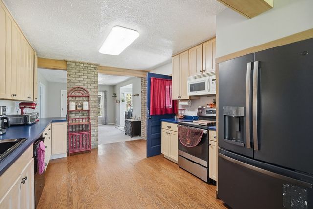 6512 Clay Street, Thompson, OH 44086