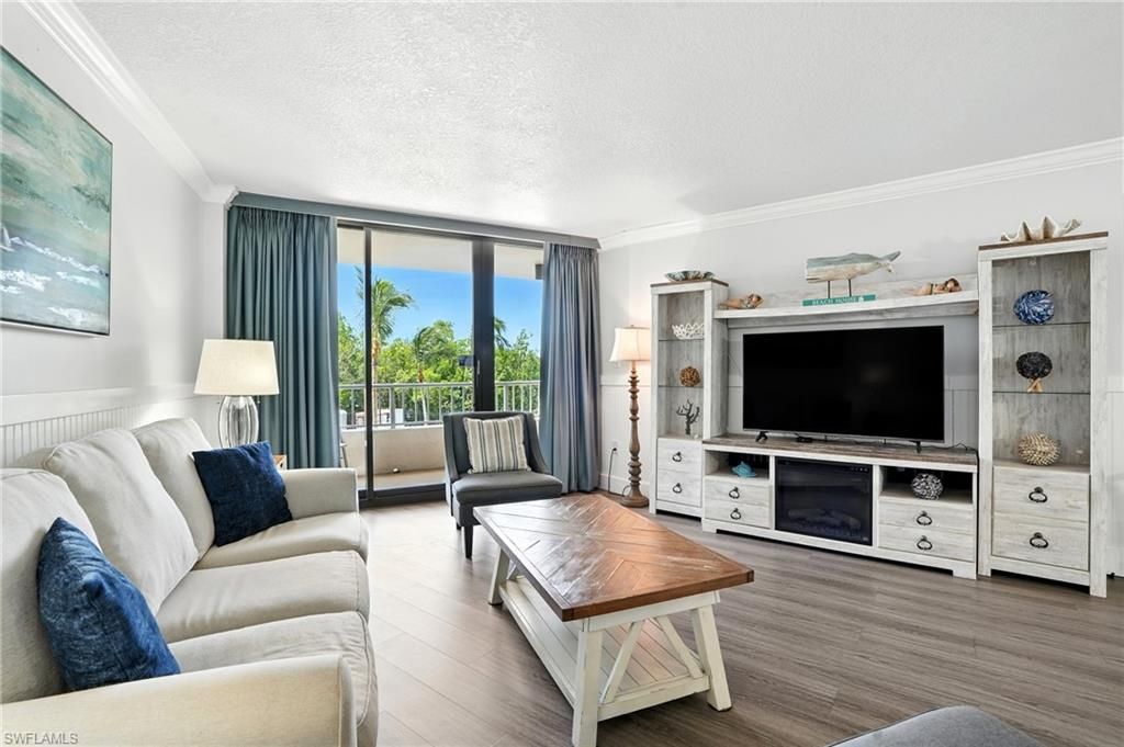 440 Seaview CT 201, MARCO ISLAND, FL 34145 — exterior