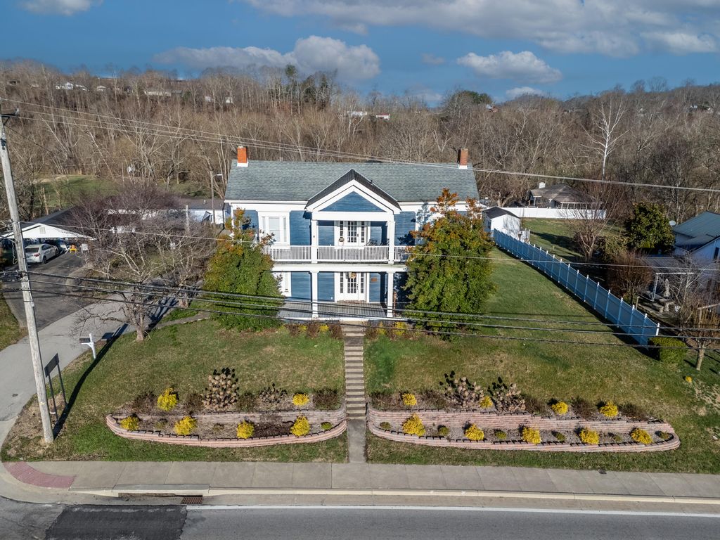 709 Main Street, West Liberty, KY 41472