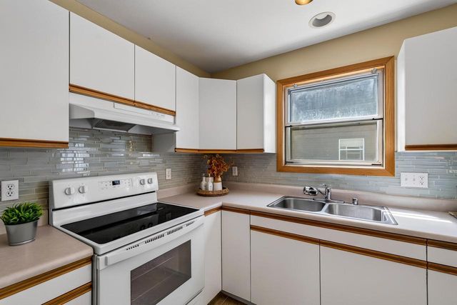 6609 Raymond Road, Madison, WI 53711