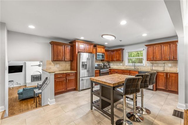 3307 Pointe Bleue Ct, Decatur, GA 30034