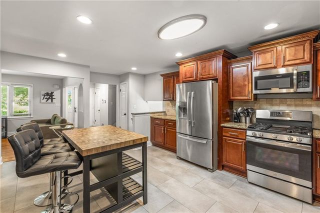 3307 Pointe Bleue Ct, Decatur, GA 30034