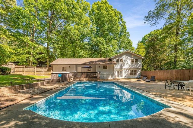 3307 Pointe Bleue Ct, Decatur, GA 30034