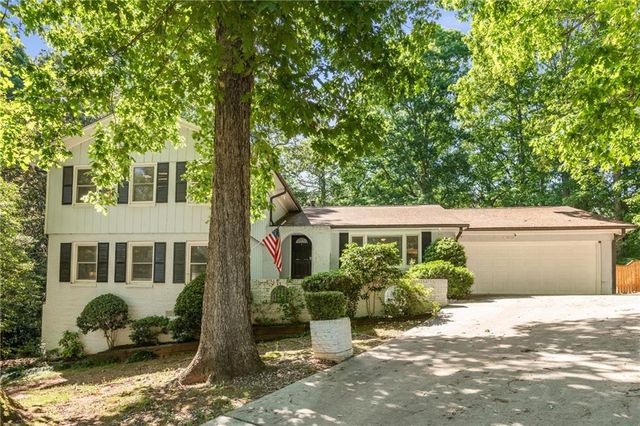 3307 Pointe Bleue Ct, Decatur, GA 30034