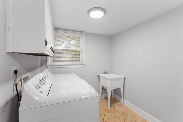 3307 Pointe Bleue Ct, Decatur, GA 30034