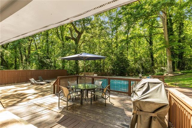 3307 Pointe Bleue Ct, Decatur, GA 30034