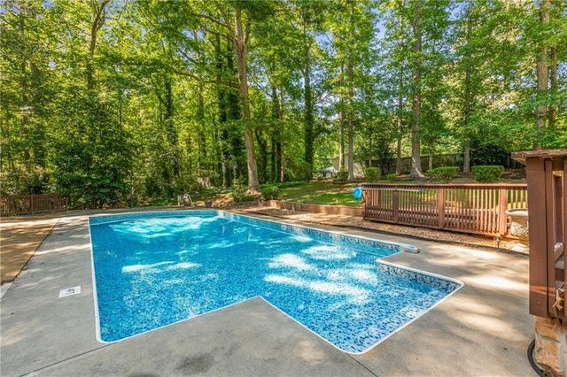 3307 Pointe Bleue Ct, Decatur, GA 30034