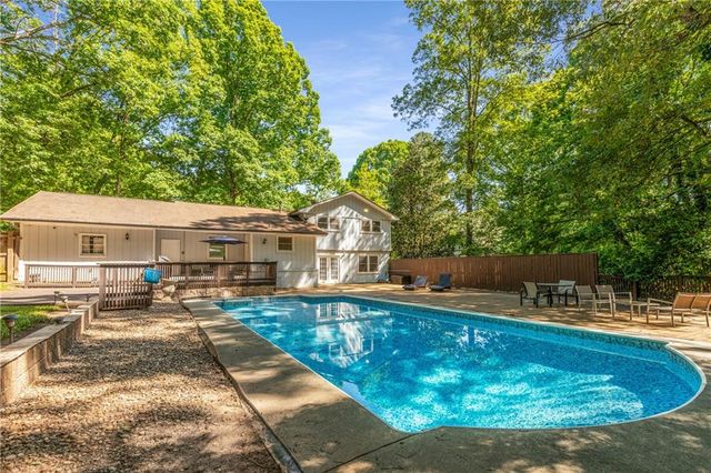 3307 Pointe Bleue Ct, Decatur, GA 30034