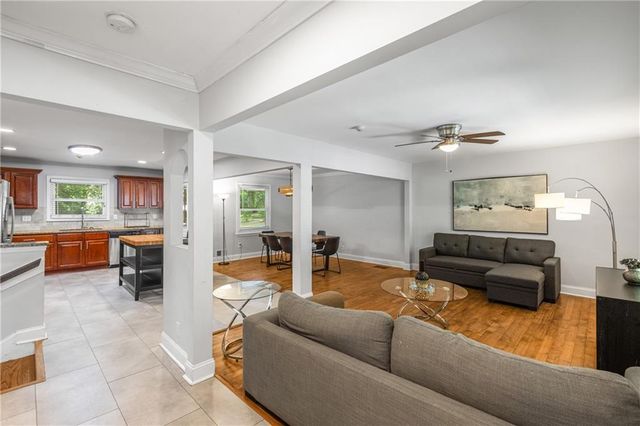 3307 Pointe Bleue Ct, Decatur, GA 30034