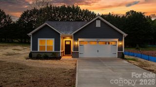 2817 17th Street Court NE, Hickory, NC 28601