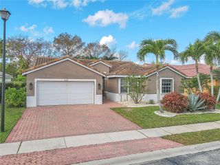622 SW 200th Ter, Pembroke Pines, FL 33029